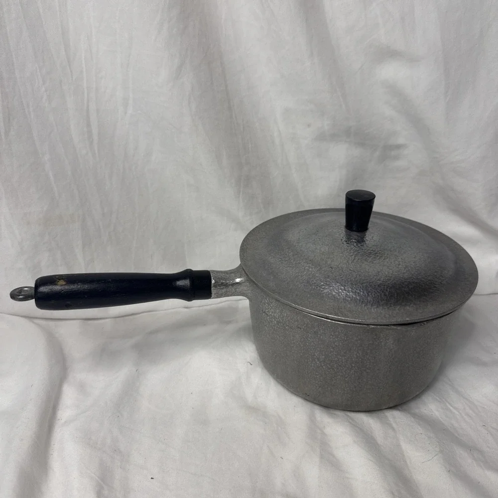 Vintage Club Aluminum Hammercraft 2-3 Qt Saucepan w Lid Wood Handle Mid Century